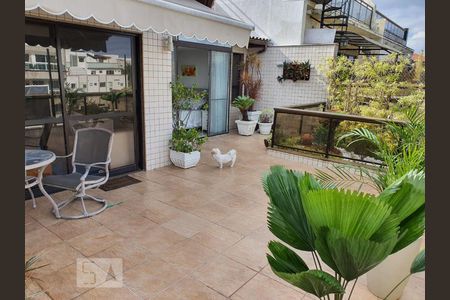 Apartamento para alugar com 300m², 5 quartos e 2 vagas Apartamento para alugar com 300m², 5 quartos e 2 vagasPiscina