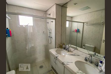 Apartamento para alugar com 115m², 3 quartos e 2 vagas Apartamento para alugar com 115m², 3 quartos e 2 vagasBanheiro 2