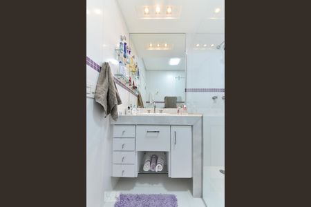 Apartamento à venda com 328m², 4 quartos e 4 vagasBanheiro da Suíte 2