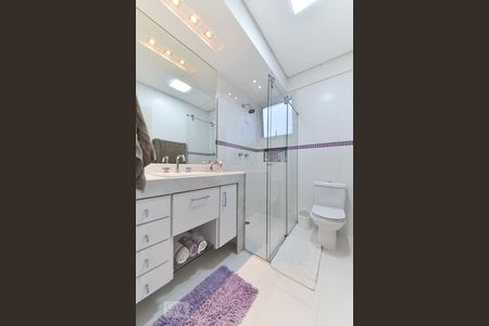 Apartamento à venda com 328m², 4 quartos e 4 vagasBanheiro da Suíte 2