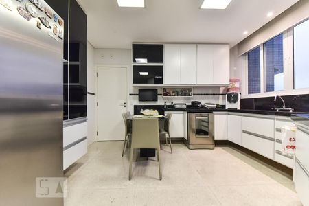 Apartamento à venda com 328m², 4 quartos e 4 vagasCozinha