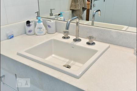 Apartamento à venda com 328m², 4 quartos e 4 vagasBanheiro da Suíte 2