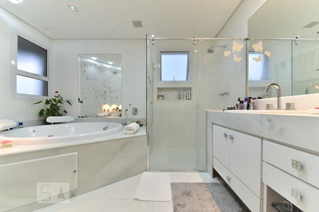 Apartamento à venda com 328m², 4 quartos e 4 vagasBanheiro da Suíte Master