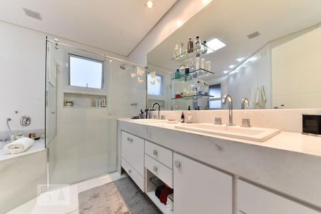 Apartamento à venda com 328m², 4 quartos e 4 vagasBanheiro da Suíte Master