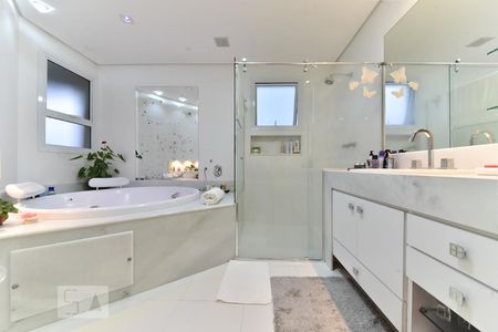 Apartamento à venda com 328m², 4 quartos e 4 vagasBanheiro da Suíte Master