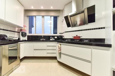 Apartamento à venda com 328m², 4 quartos e 4 vagasCozinha