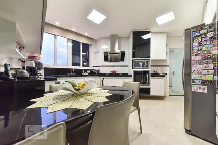 Apartamento à venda com 328m², 4 quartos e 4 vagasCozinha