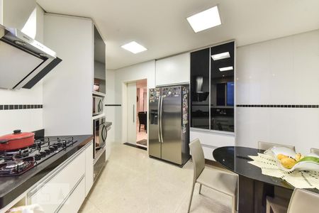 Apartamento à venda com 328m², 4 quartos e 4 vagasCozinha