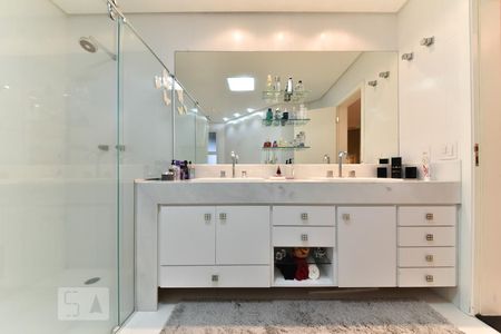 Apartamento à venda com 328m², 4 quartos e 4 vagasBanheiro da Suíte Master