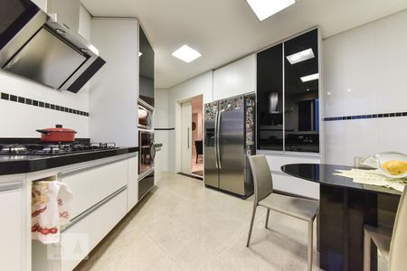 Apartamento à venda com 328m², 4 quartos e 4 vagasCozinha