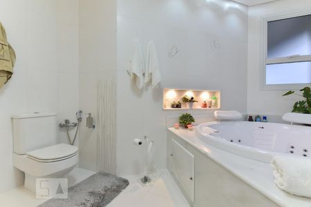 Apartamento à venda com 328m², 4 quartos e 4 vagasBanheiro da Suíte Master