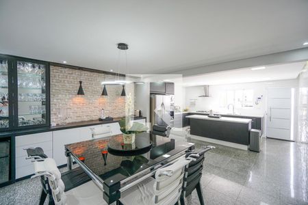 Casa à venda com 450m², 4 quartos e 4 vagas Casa à venda com 450m², 4 quartos e 4 vagasCozinha