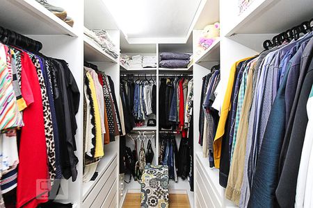Closet da suíte de casa à venda com 4 quartos, 450m² em Vila Carrão, São Paulo