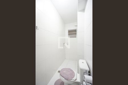 Casa à venda com 450m², 4 quartos e 4 vagas Casa à venda com 450m², 4 quartos e 4 vagasBanheiro de serviço