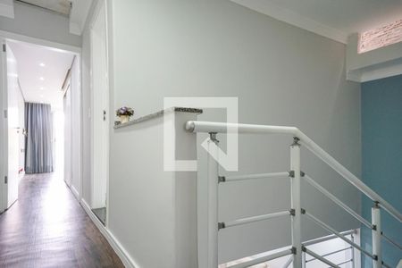 Casa à venda com 450m², 4 quartos e 4 vagas Casa à venda com 450m², 4 quartos e 4 vagasHall da escada