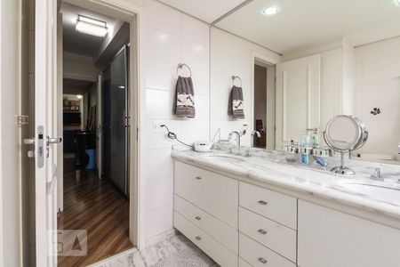 Apartamento à venda com 151m², 3 quartos e 3 vagasBanheiro Suíte 2