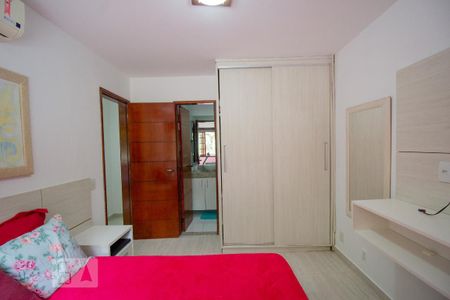 Casa à venda com 250m², 3 quartos e 5 vagasSuíte 2
