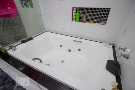 Casa à venda com 250m², 3 quartos e 5 vagasBanheiro da Suíte 1