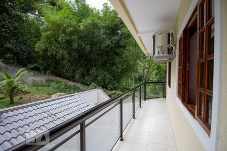 Casa à venda com 250m², 3 quartos e 5 vagasSacada Corredor
