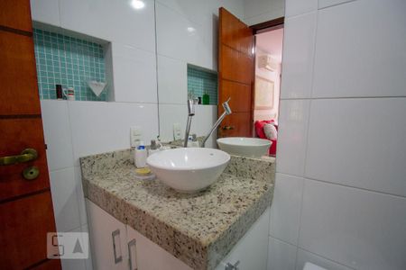 Casa à venda com 250m², 3 quartos e 5 vagasBanheiro da Suíte 2