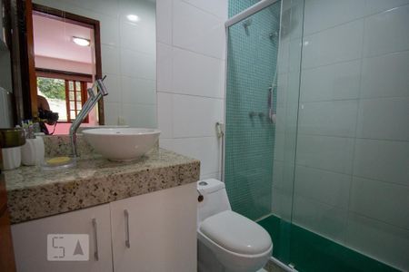 Casa à venda com 250m², 3 quartos e 5 vagasBanheiro da Suíte 2