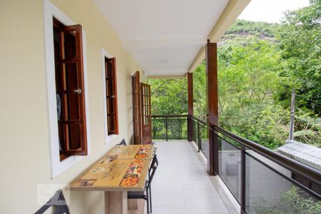 Casa à venda com 250m², 3 quartos e 5 vagasVaranda da Suíte 1