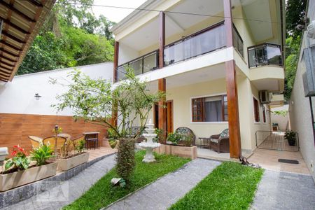 Casa à venda com 250m², 3 quartos e 5 vagasFrente da Casa
