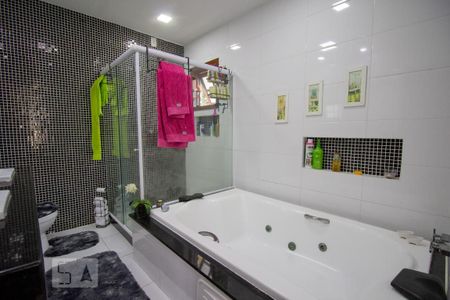 Casa à venda com 250m², 3 quartos e 5 vagasBanheiro da Suíte 1