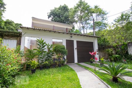 Casa à venda com 250m², 3 quartos e 5 vagasFachada da Casa