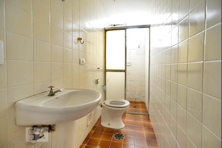 Banheiro de kitnet/studio para alugar com 1 quarto, 35m² em Água Branca, São Paulo