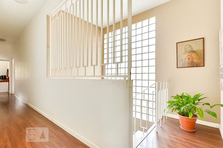 Casa à venda com 428m², 5 quartos e 4 vagasEscada