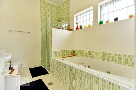 Casa à venda com 428m², 5 quartos e 4 vagasBanheiro da Suíte 1