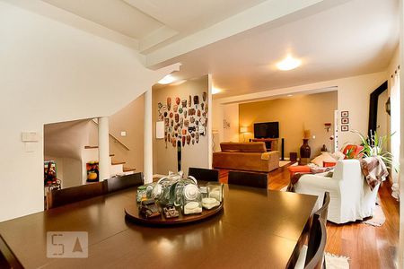 Casa à venda com 428m², 5 quartos e 4 vagasSala de Jantar