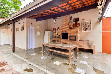 Casa à venda com 428m², 5 quartos e 4 vagasChurrasqueira