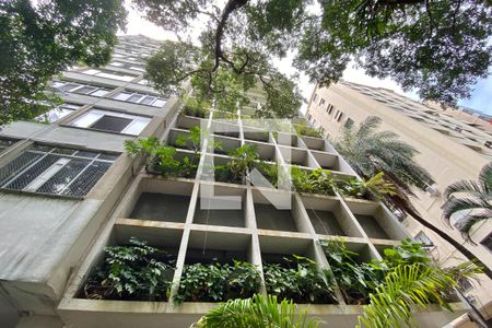 Apartamento para alugar com 120m², 2 quartos e 2 vagasFachada