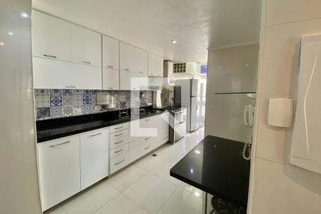 Apartamento para alugar com 120m², 2 quartos e 2 vagasCozinha