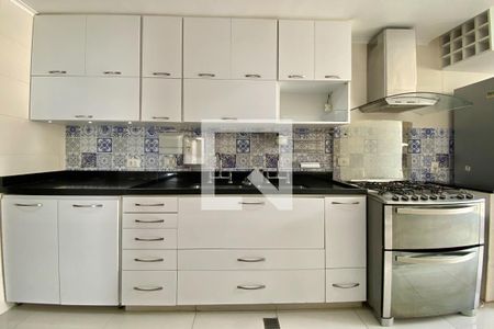 Apartamento para alugar com 120m², 2 quartos e 2 vagasCozinha