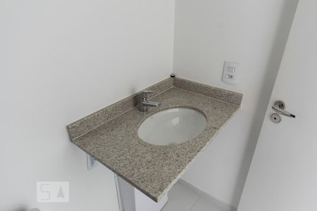 Banheiro de kitnet/studio para alugar com 1 quarto, 23m² em Sé, São Paulo