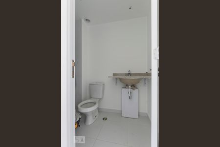 Banheiro de kitnet/studio para alugar com 1 quarto, 23m² em Sé, São Paulo