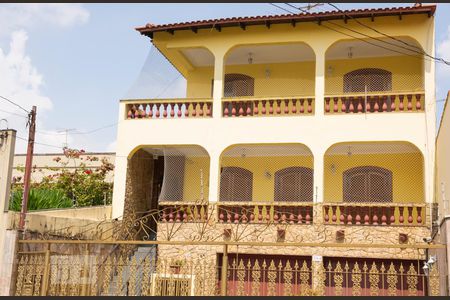 Casa à venda com 500m², 5 quartos e 8 vagas Casa à venda com 500m², 5 quartos e 8 vagasVista Frente