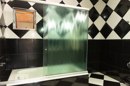 Casa à venda com 500m², 5 quartos e 8 vagas Casa à venda com 500m², 5 quartos e 8 vagasQuarto 3 com Banheira