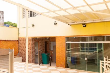 Casa à venda com 500m², 5 quartos e 8 vagas Casa à venda com 500m², 5 quartos e 8 vagasCasa Fundos