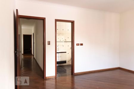 Casa à venda com 500m², 5 quartos e 8 vagas Casa à venda com 500m², 5 quartos e 8 vagasQuarto 4 Entrada