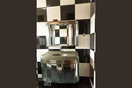 Casa à venda com 500m², 5 quartos e 8 vagas Casa à venda com 500m², 5 quartos e 8 vagasQuarto 2 Banheiro