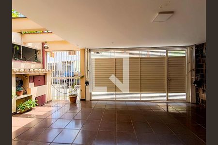 Casa à venda com 142m², 3 quartos e 3 vagas Casa à venda com 142m², 3 quartos e 3 vagasÁrea comum