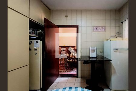 Casa à venda com 142m², 3 quartos e 3 vagas Casa à venda com 142m², 3 quartos e 3 vagasCozinha