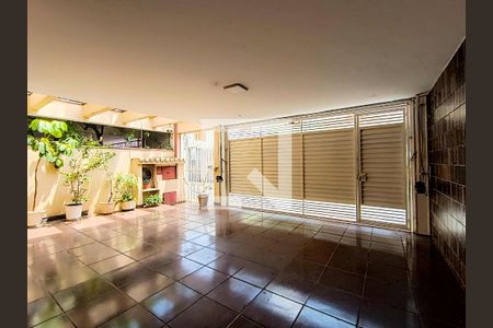 Casa à venda com 142m², 3 quartos e 3 vagas Casa à venda com 142m², 3 quartos e 3 vagasÁrea comum