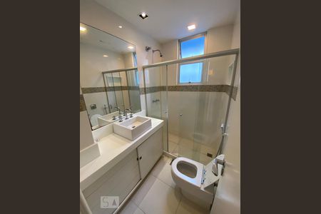 Banheiro de apartamento para alugar com 2 quartos, 72m² em Jardim Botânico, Rio de Janeiro