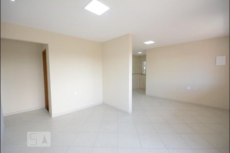 Sala de apartamento para alugar com 2 quartos, 70m² em Anil, Rio de Janeiro