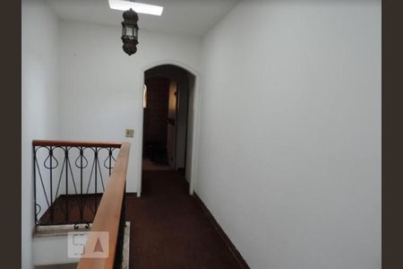 Casa para alugar com 305m², 3 quartos e sem vaga Casa para alugar com 305m², 3 quartos e sem vagaCorredor